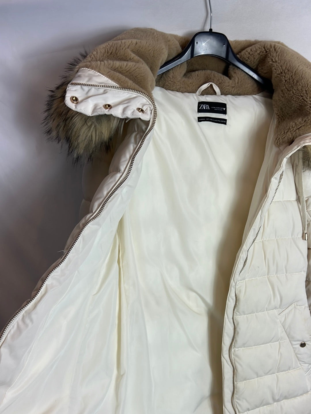 ZARA. Light beige down hood. TM