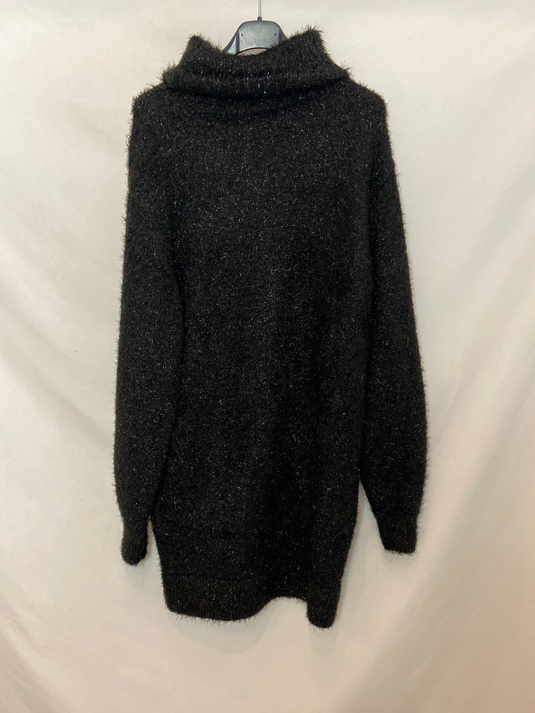 H&M. Jersey/vestido negro hilos brillantes T. XS