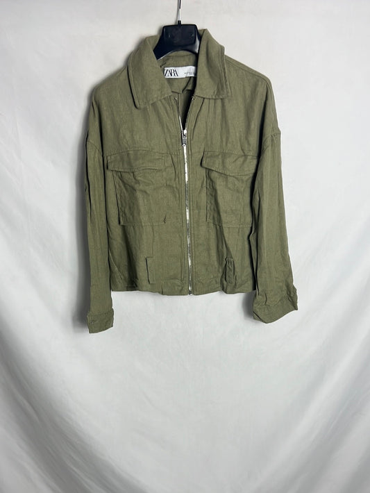 ZARA. Chaqueta fina verde bolsillos. T XS