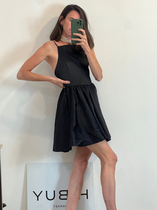 ZARA. Vestido negro detalle espalda