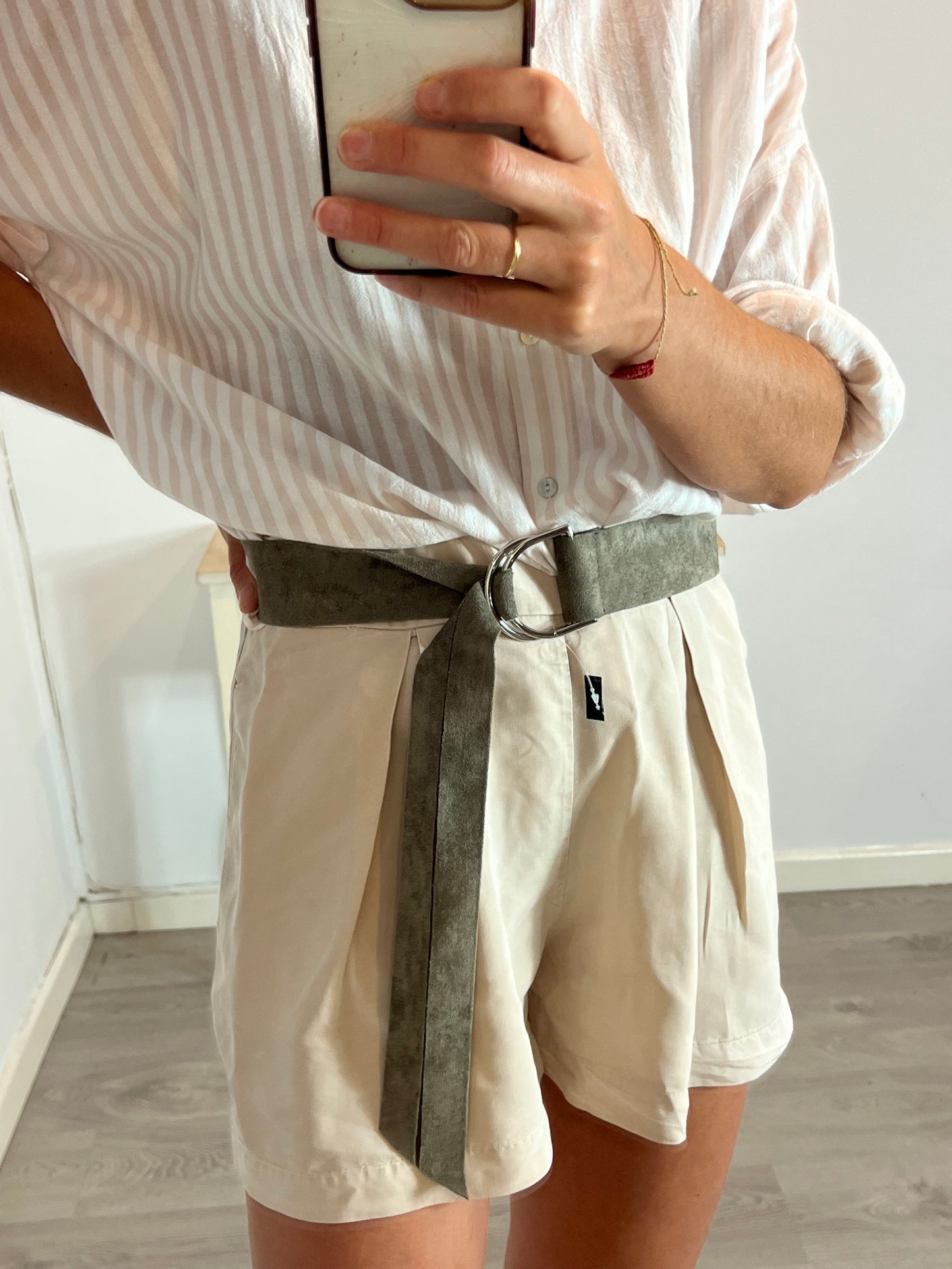 OTRAS. cinturón gris antelina