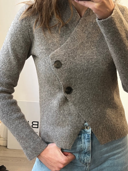 ZARA. Chaqueta punto color topo cruzada. T M