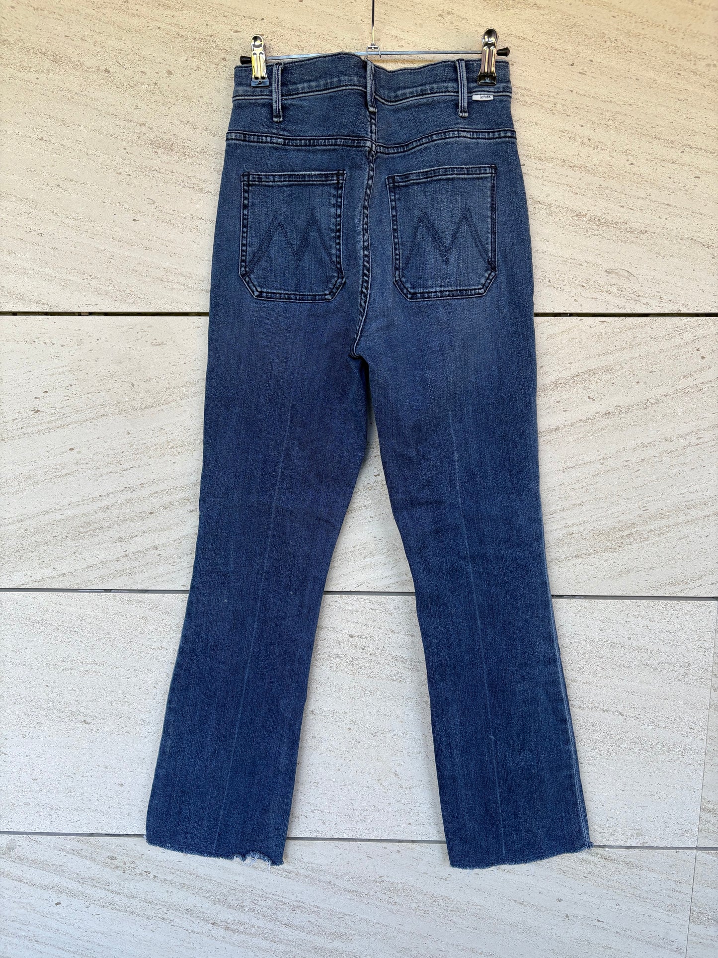 MOTHER. Pantalón denim ligeramente acampanado  T.26