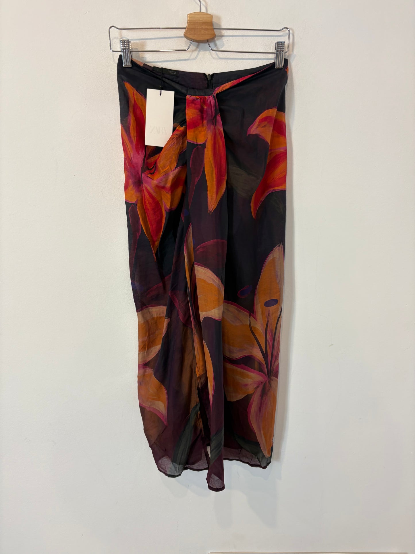 ZARA. Falda pareo flores