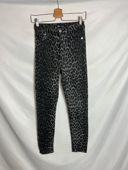 ZARA. Denim pitillo animal print. T 38