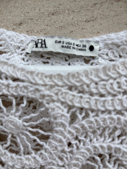 ZARA. Top crochet asimétrico
