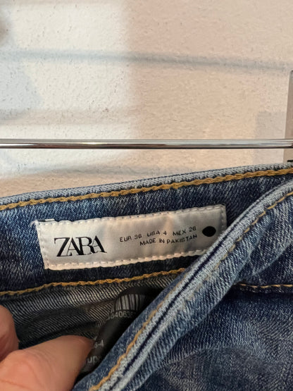 ZARA. pantalón denim campana T.36
