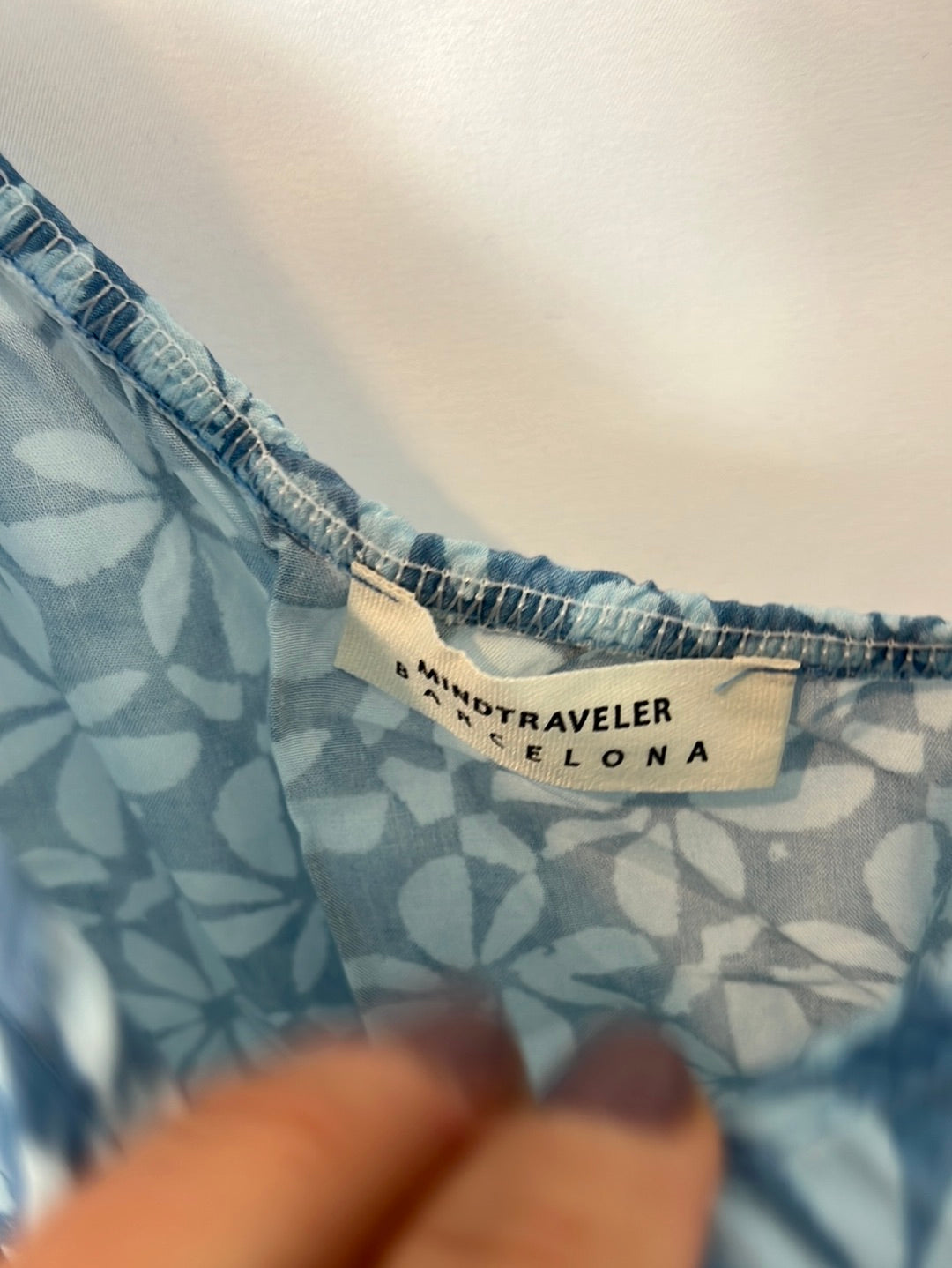 MINDTRAVELER. Asymmetrical blue floral top TU(s/m)