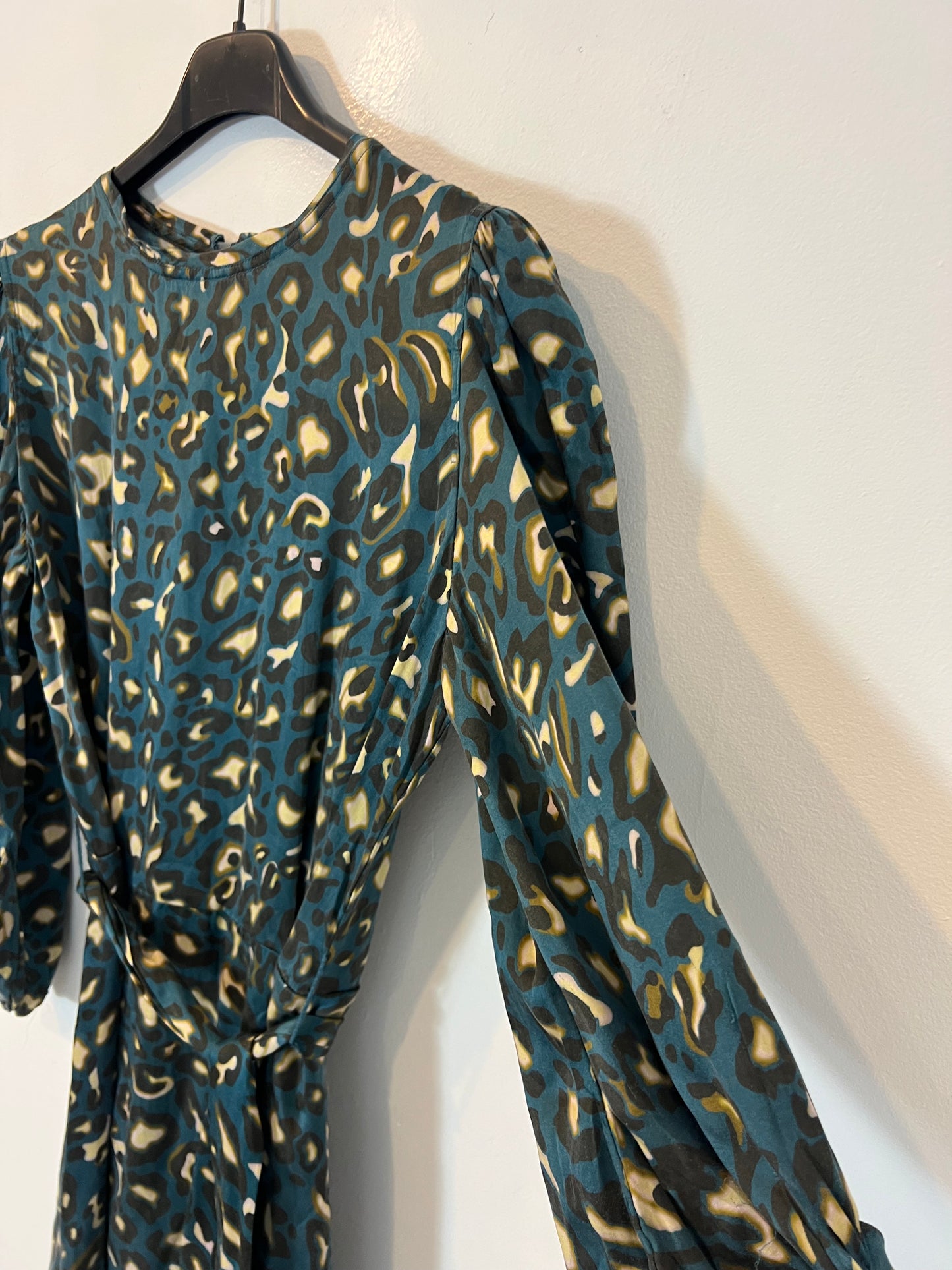 SOEUR. Flowy midi dress with belt. Size 36 (Tara)