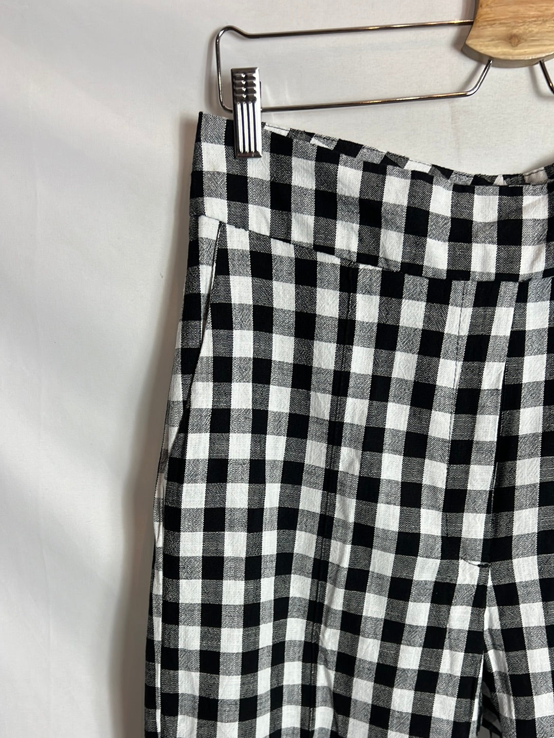 SFERA. Textured gingham trousers. Size 42