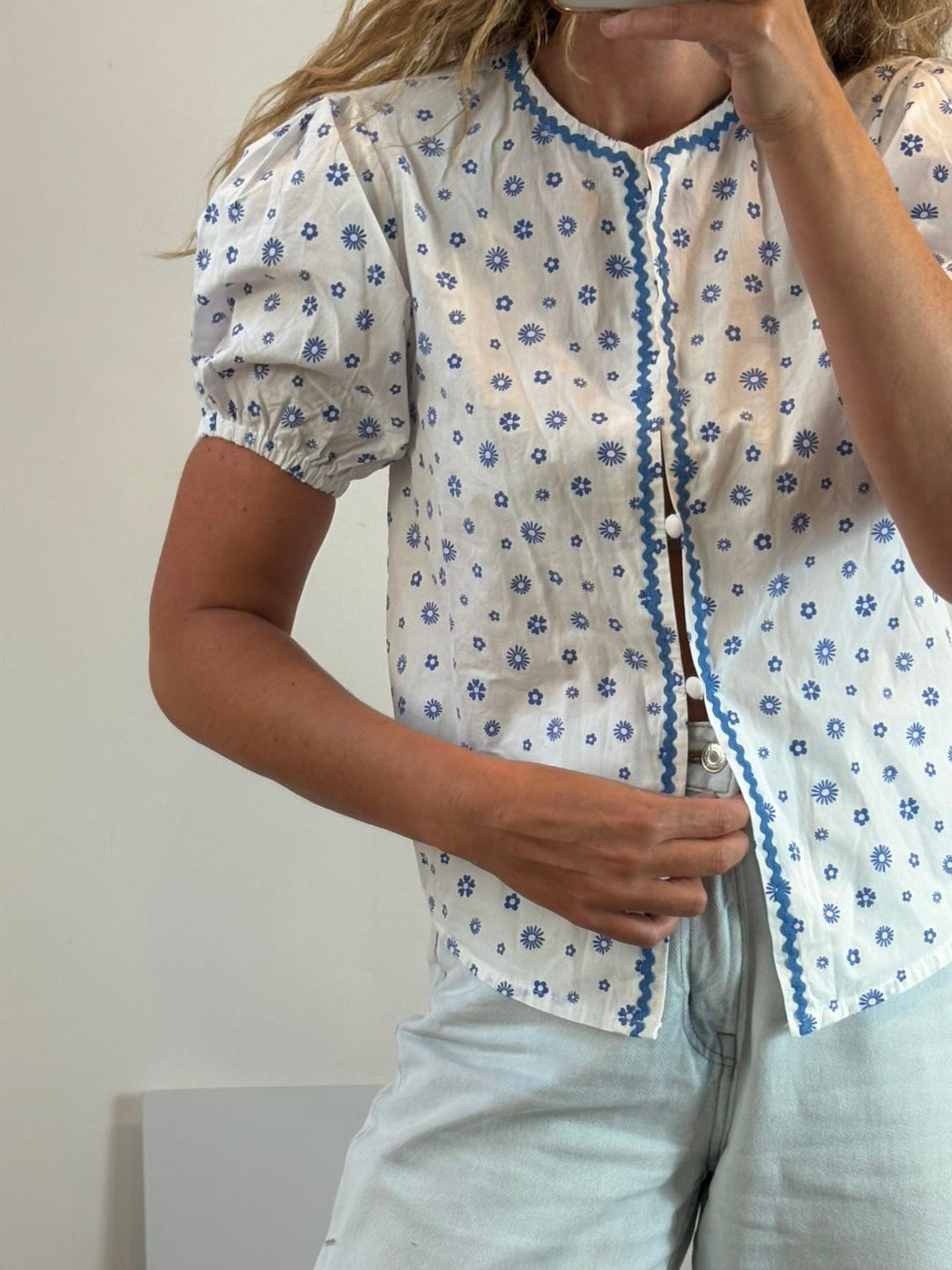 Blusa blanca flores