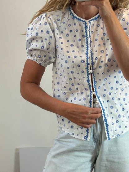 Blusa blanca flores