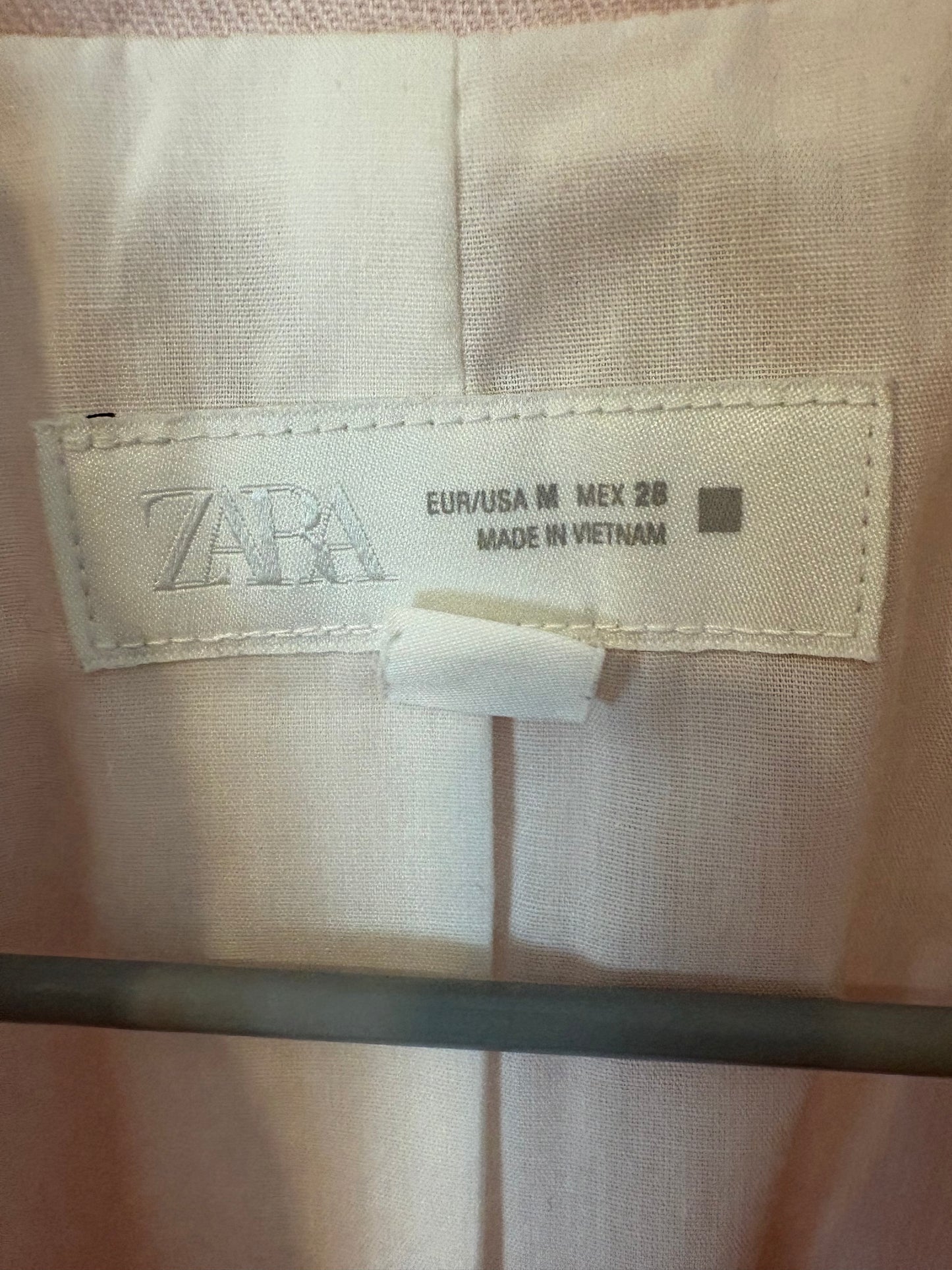 ZARA. Chaqueta rosa con lino