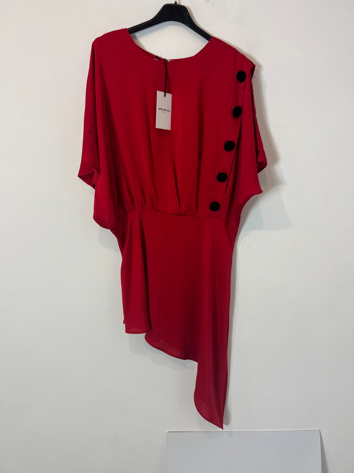 SOPHIE&LUCIE. top rojo botones T.38