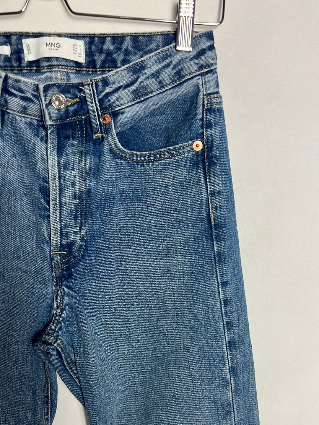 MANGO. Denim pata ancha abotonado. T 34