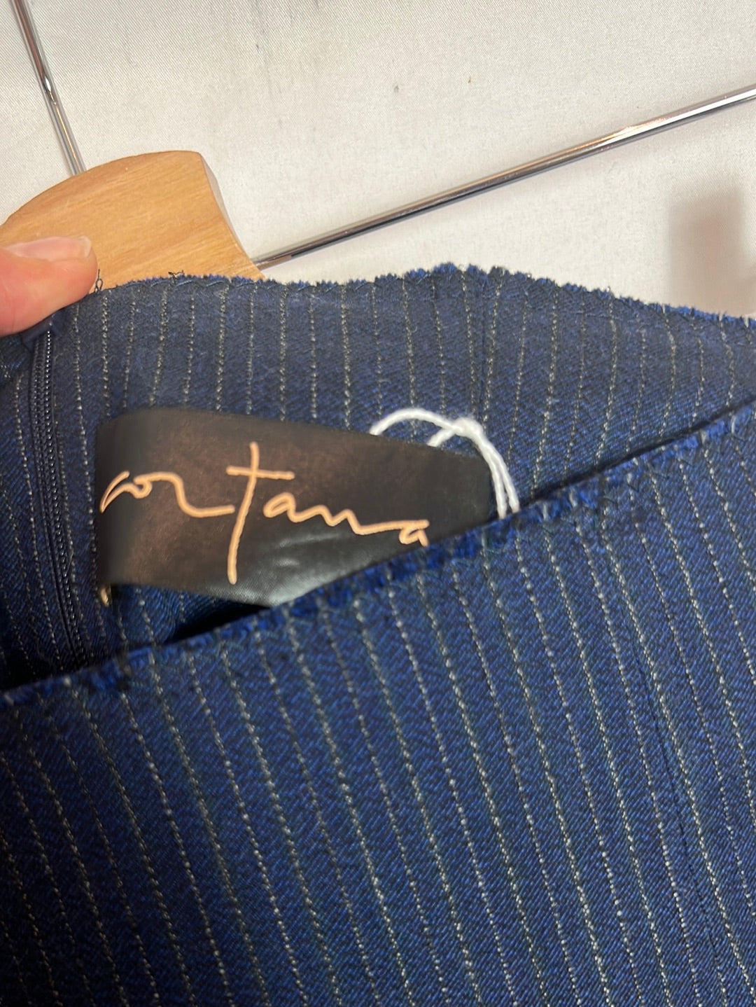 CORTANA. Falda tubo azul rayas. T 36