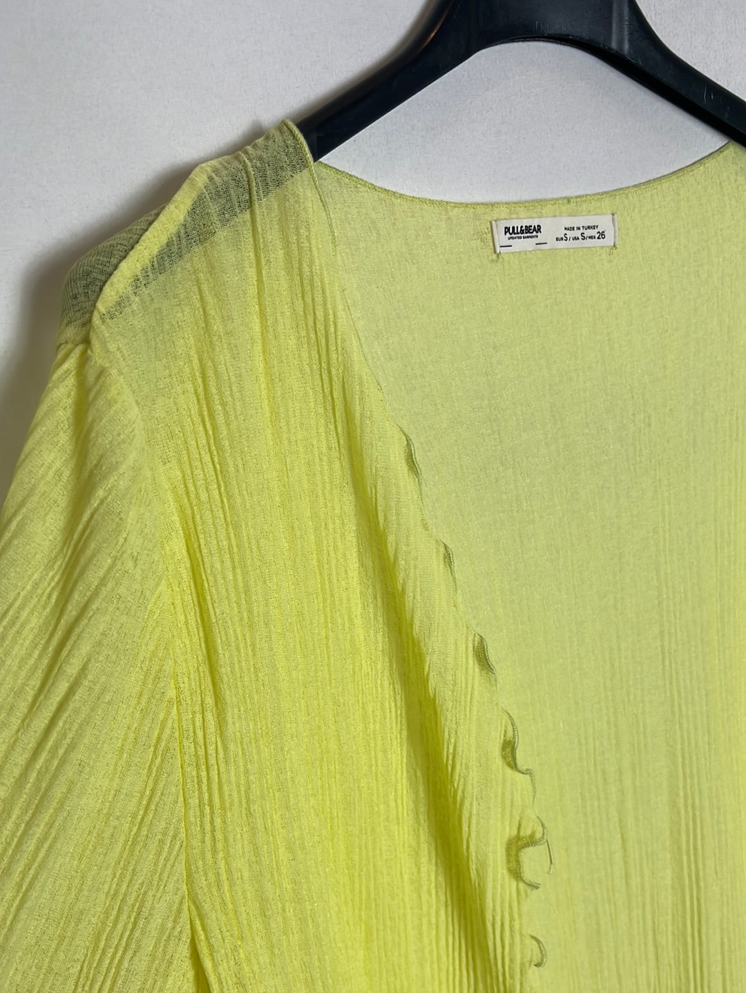 PULL&BEAR . Chaqueta textura flúor. T S