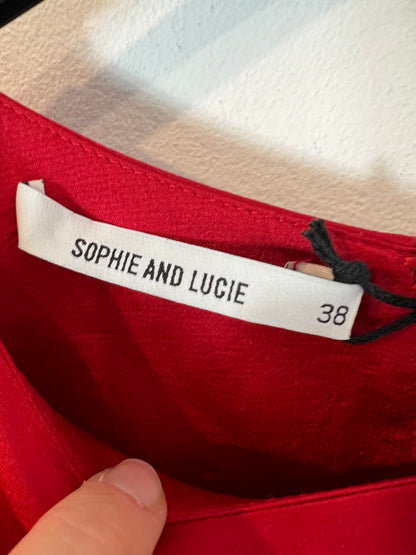 SOPHIE&LUCIE. top rojo botones T.38