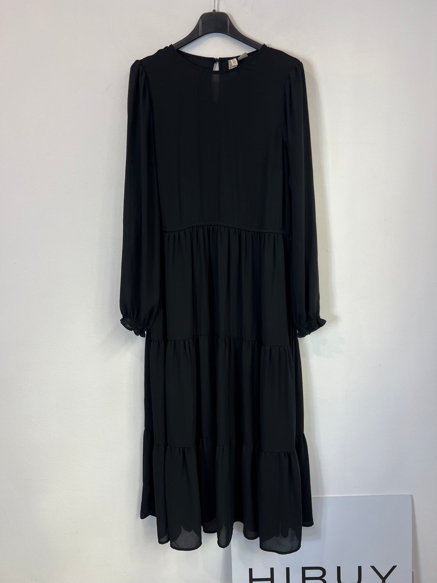 H&M. Vestido midi negro fluido. T 38