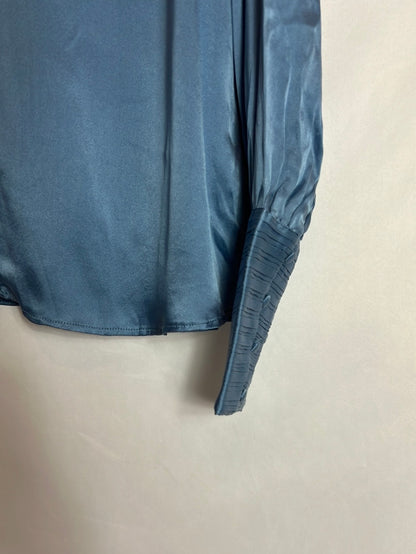 MASSIMO DUTTI. Blusa azul satinada pulís. T 40 (Tara)