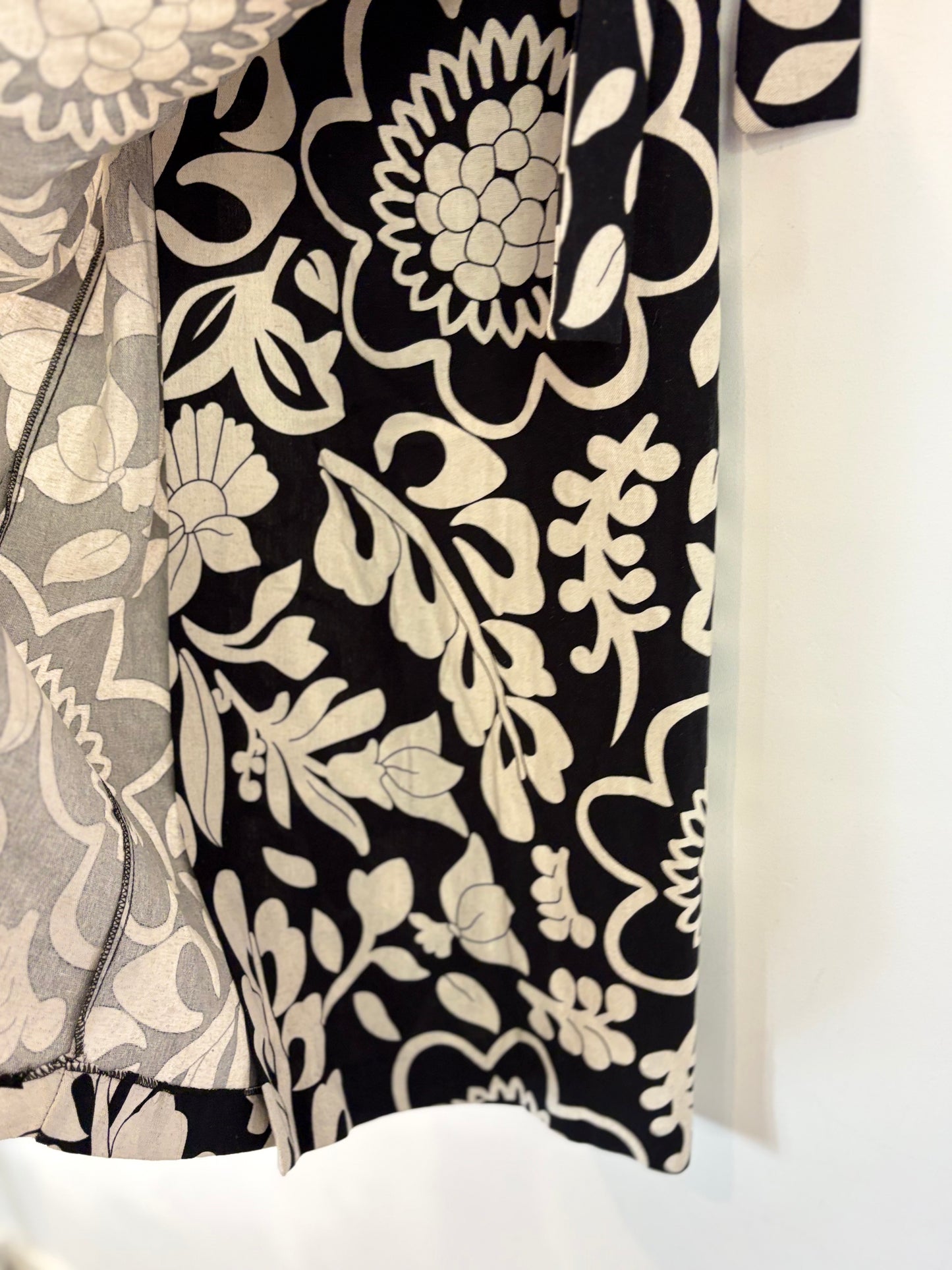 COOSY. Conjunto top y falda pareo negro y beige. T M