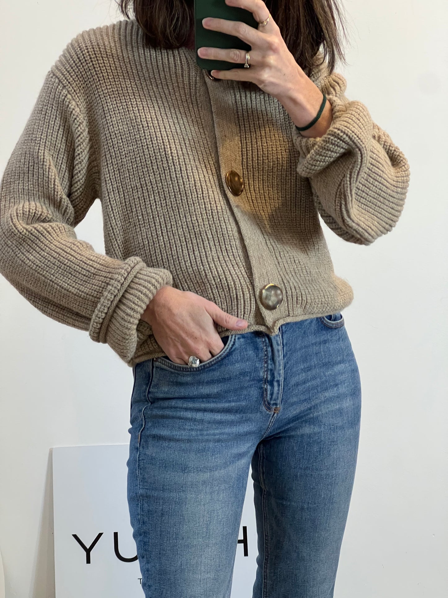 KIABI. Chaqueta punto botones dorados