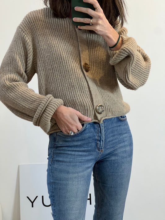 KIABI. Chaqueta punto botones dorados