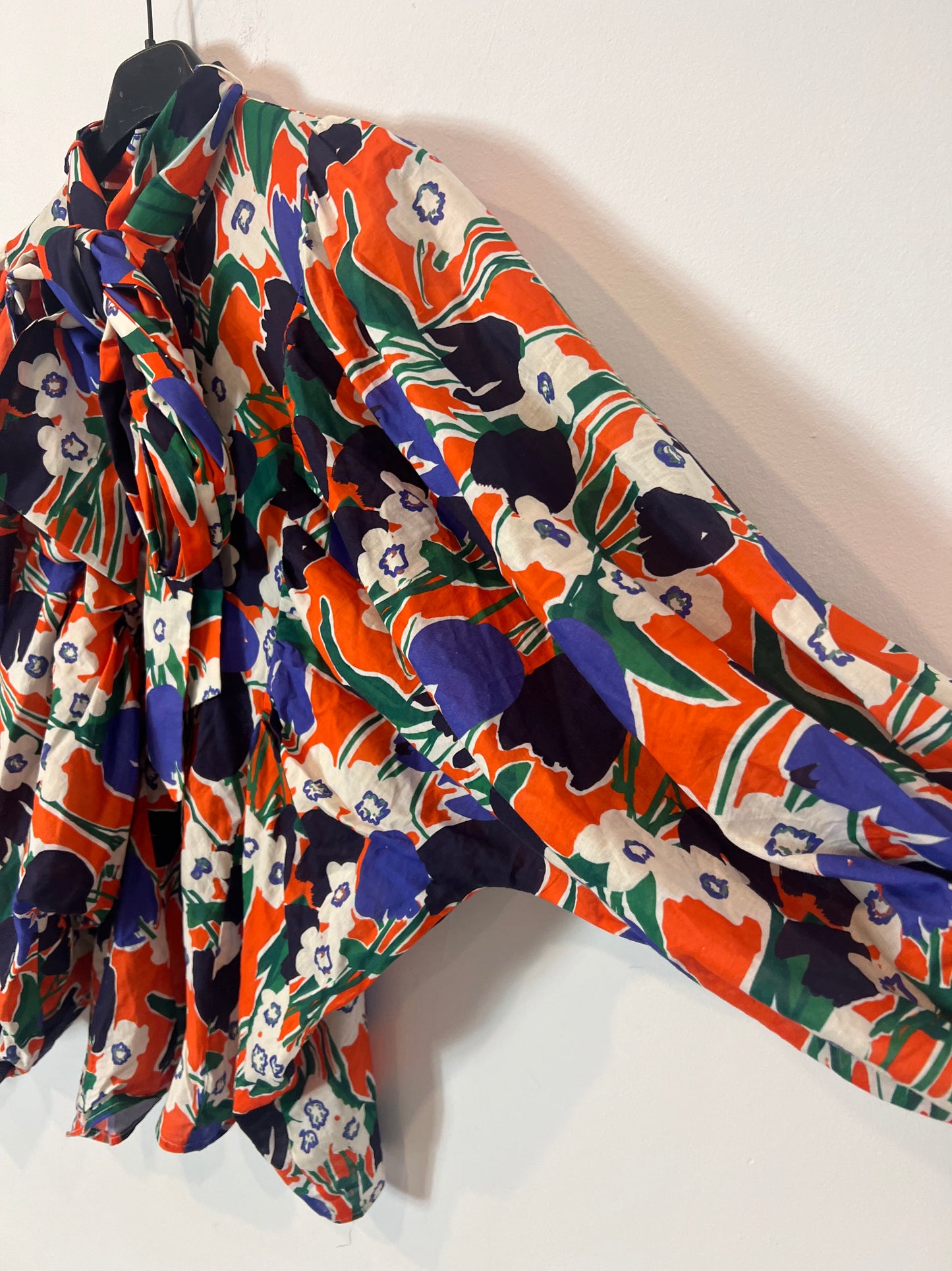 THE LABEL EDITION. Camisa estampada lazada. T S