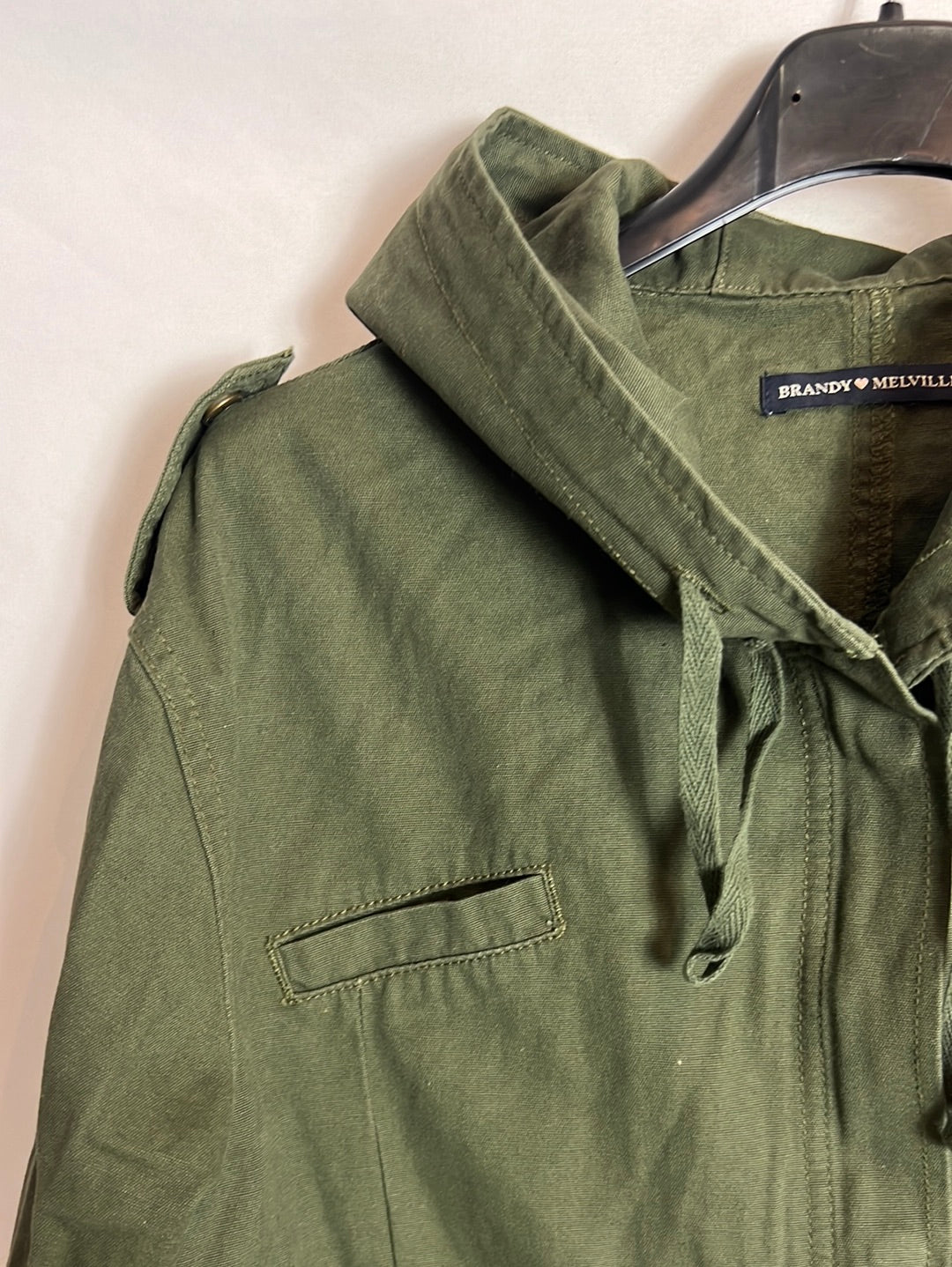 BRANDY MELVILLE. Parka fina verde Tu(S)