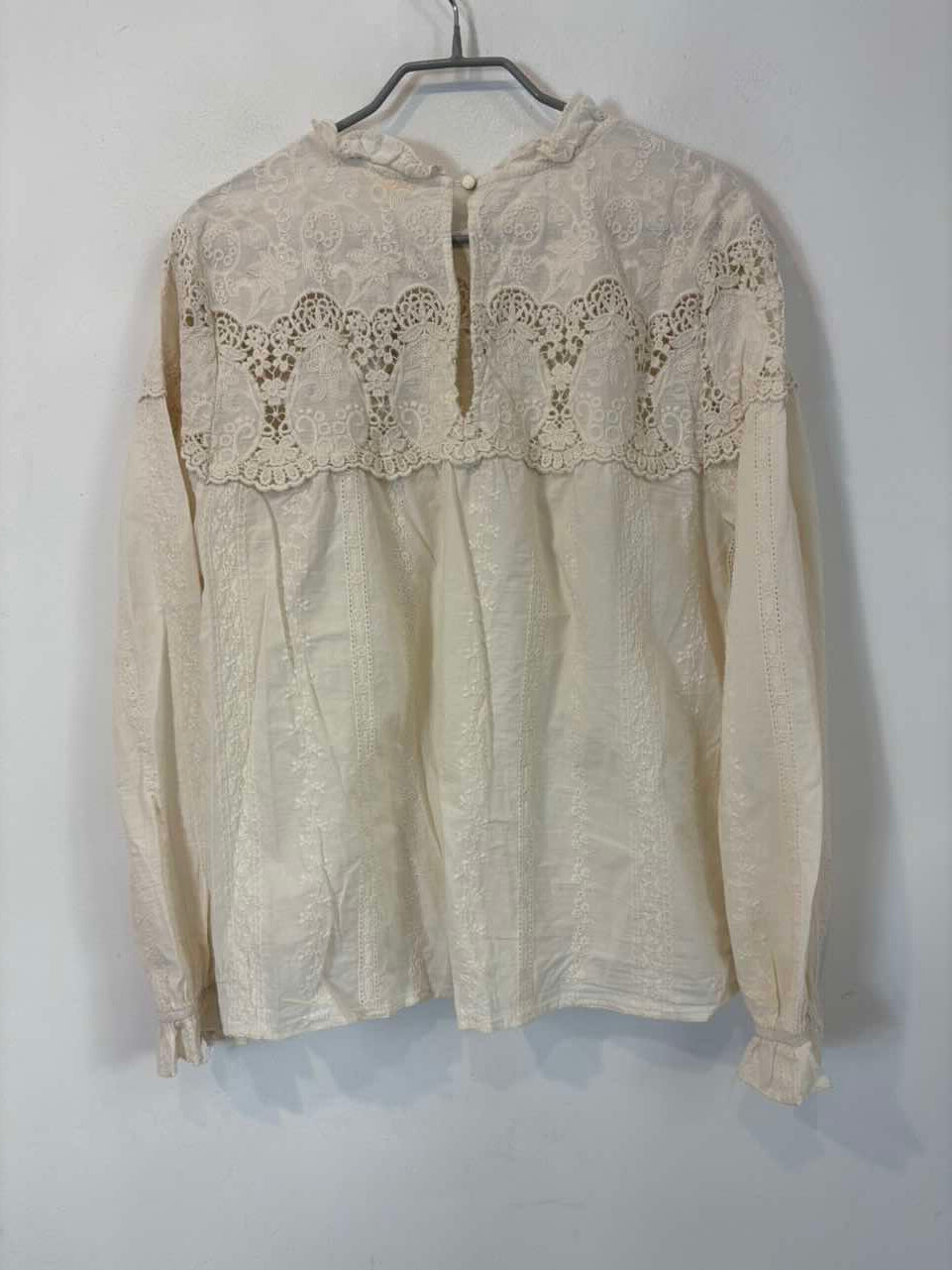 CARLOTA&CO. Blusa color crudo detalles bordados