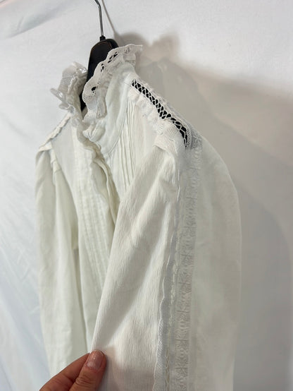 CLAUDIE PIERLOT. White lace blouse. T 38