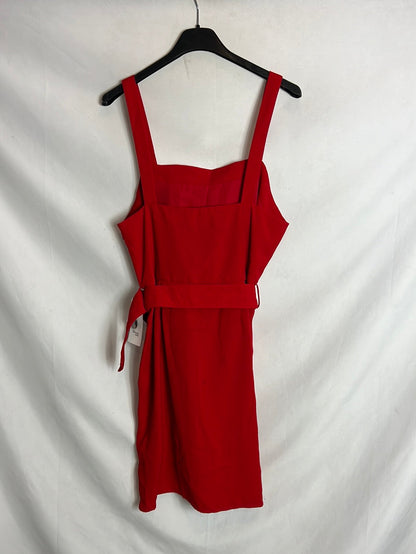 FÓRMULA JOVEN. Vestido rojo botones y cinturón . T 40