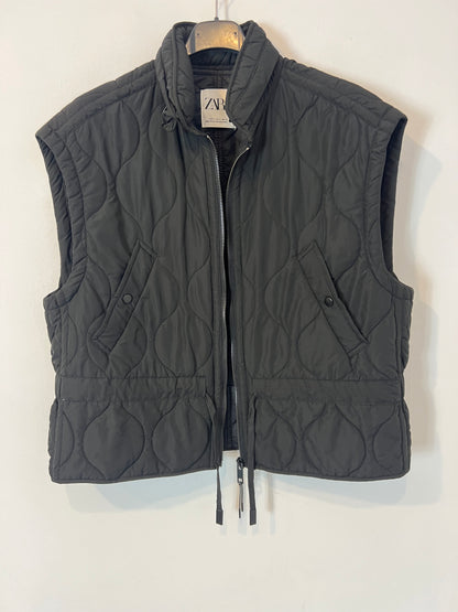 ZARA. plumas negro sin mangas T.s