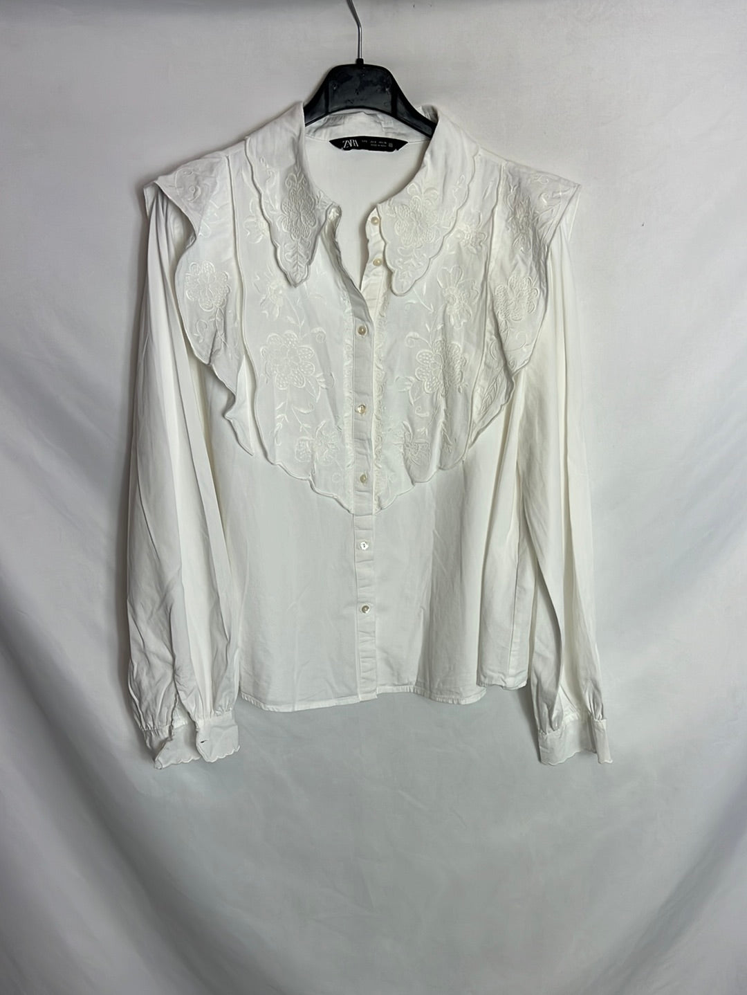 ZARA. Blusa blanca bordados. TS