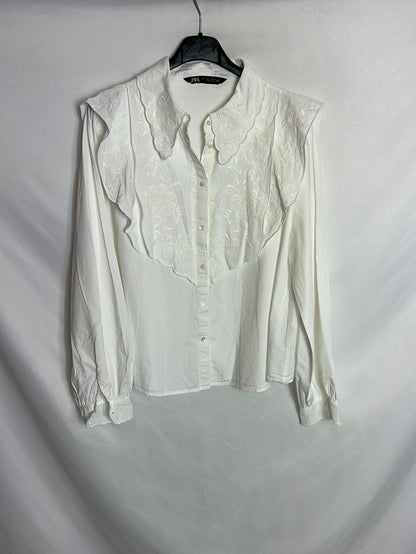 ZARA. Blusa blanca bordados. TS