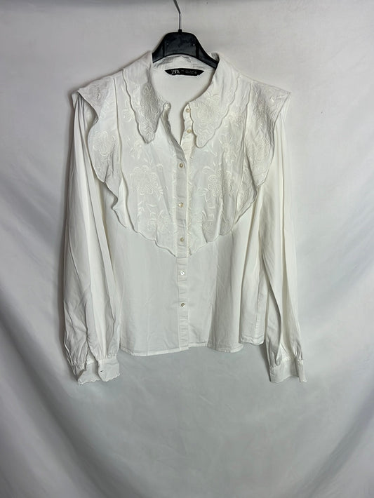 ZARA. Blusa blanca bordados. TS