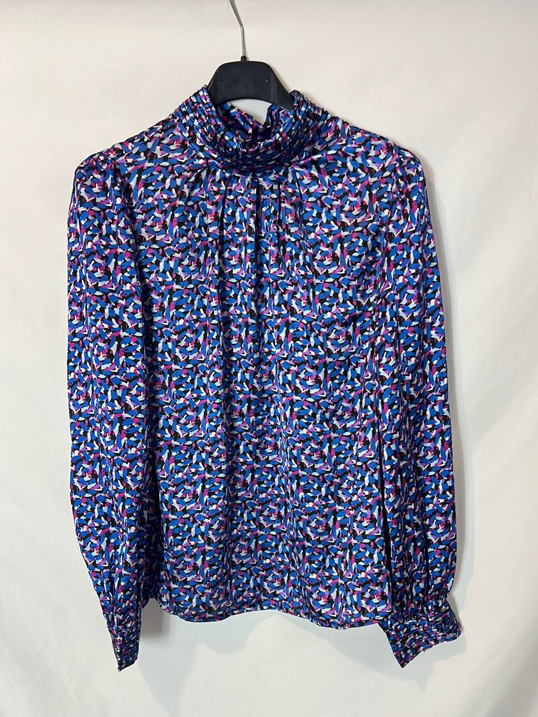 SFERA. Blusa satinada estampado azules. T S