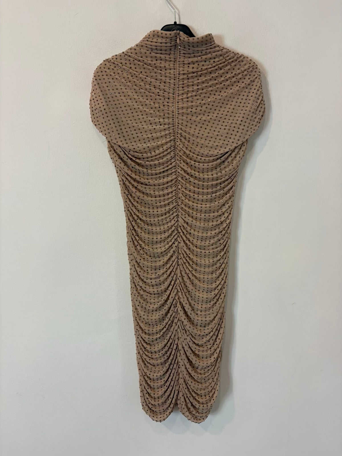 ZARA. Vestido fruncidos y tachuelas mini