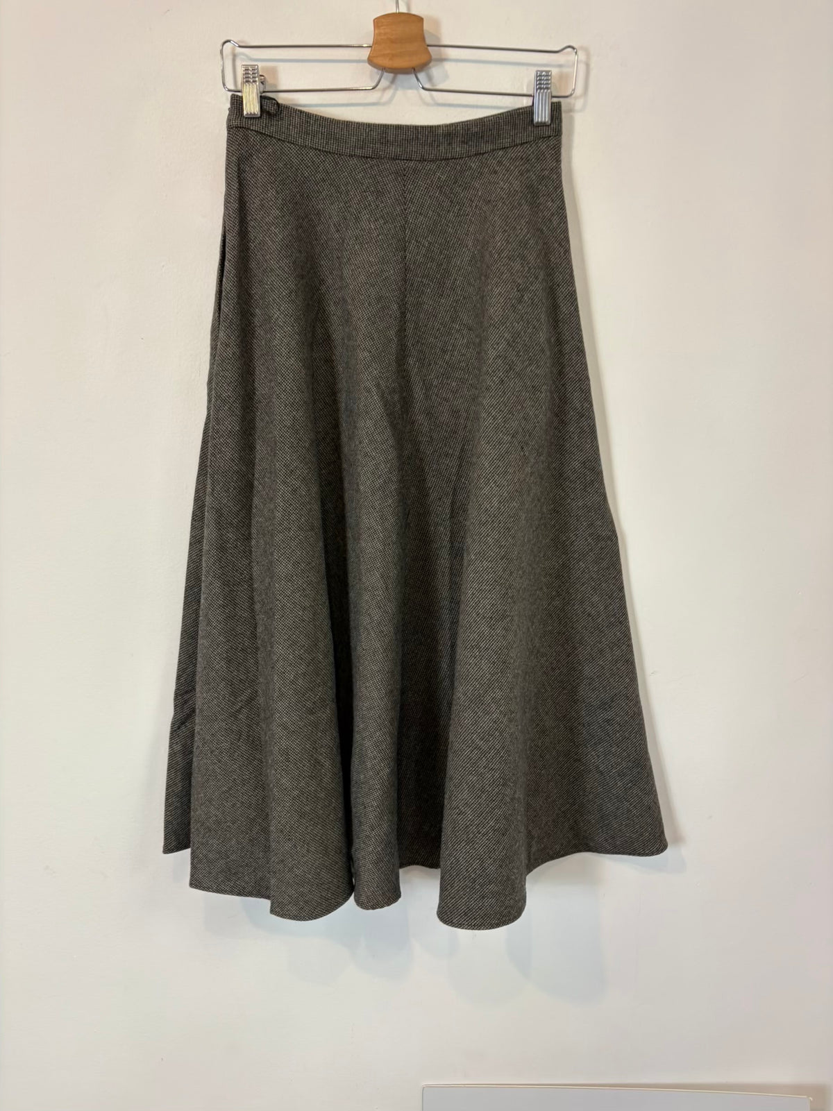 ZARA. Falda midi  bolsillos con lana
