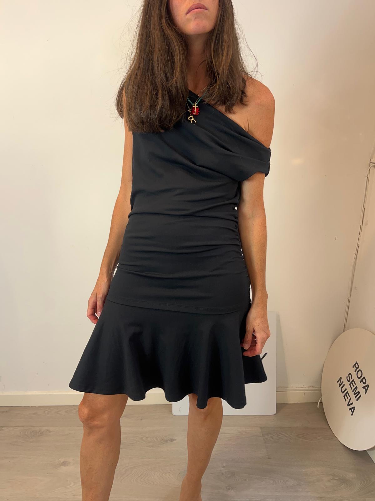 ZARA. Vestido negro fruncido