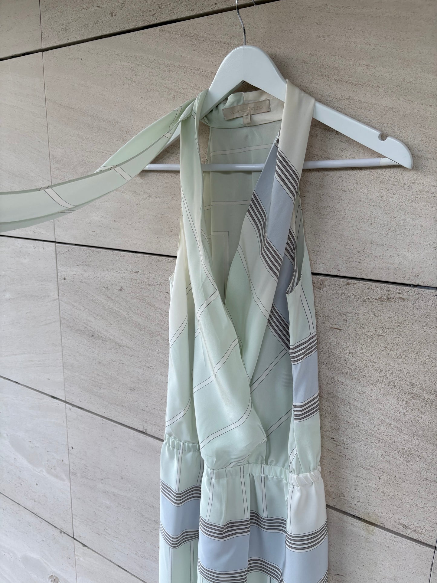 VANESSA BRUNO. Vestido seda lazada