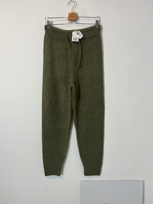 MANGO. Pantalón punto verde jaspeado. T M