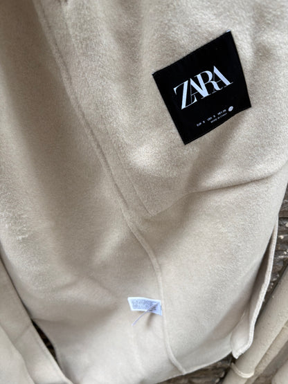 ZARA. Abrigo con lana solapa