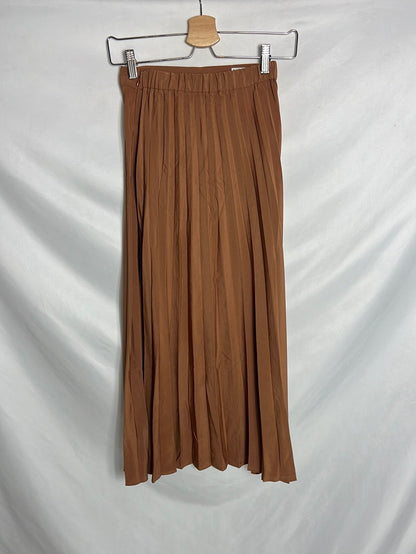 PULL&BEAR . Falda midi camel plisada. T S