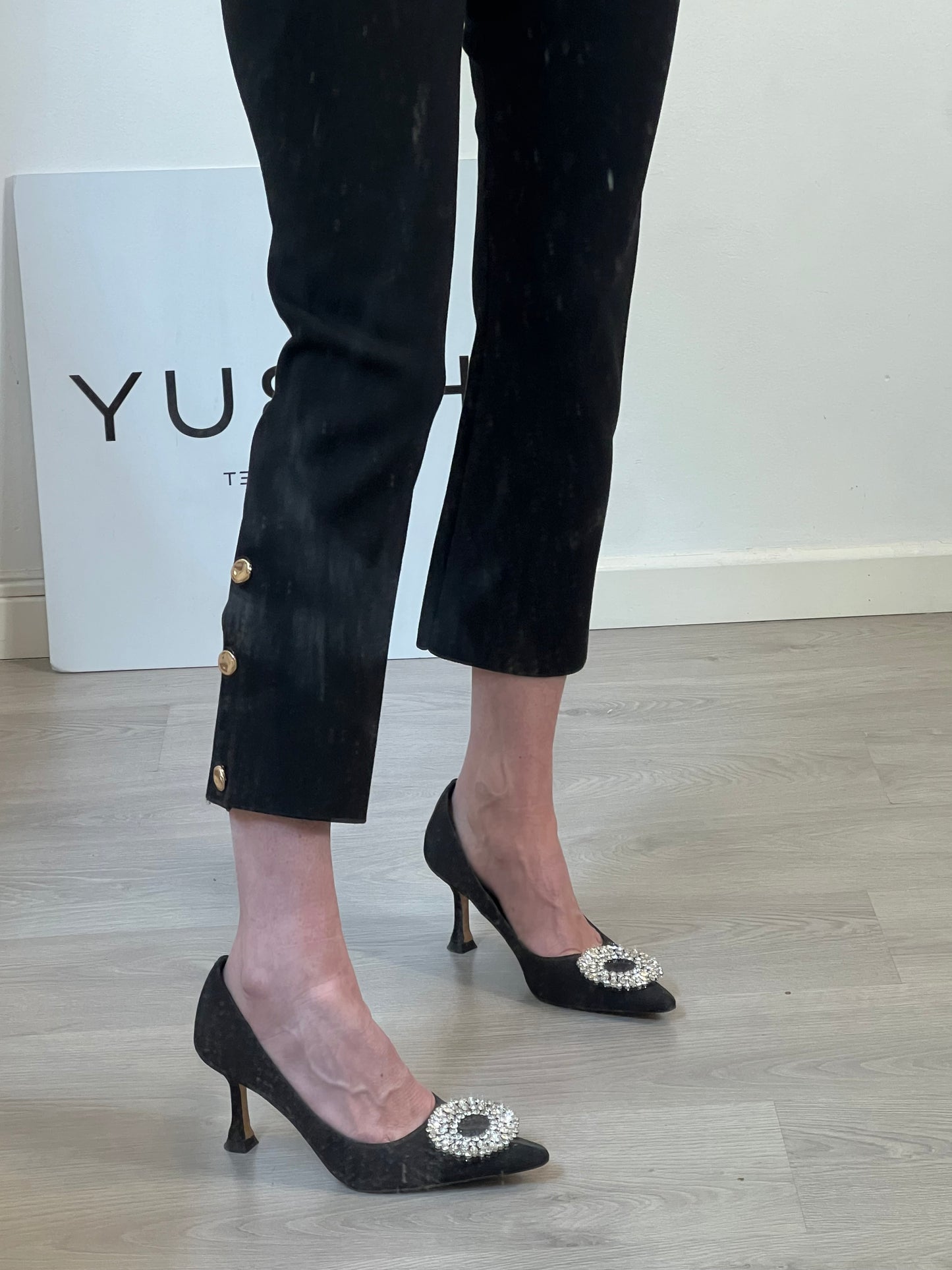 UTERQÜE. Zapatos negro joya T.38