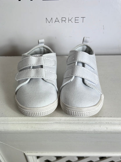 OTHERS. White velcro sneakers. Size 21