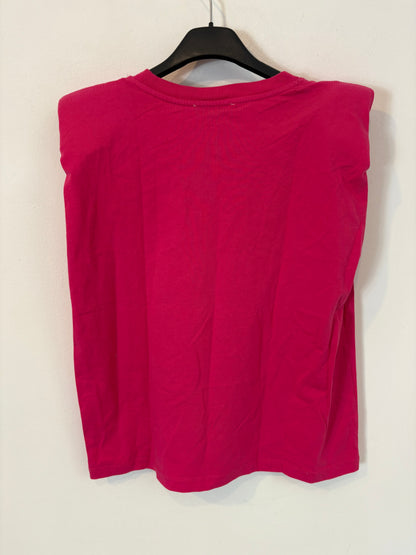 ZARA. Camiseta fucsia hombreras. T S