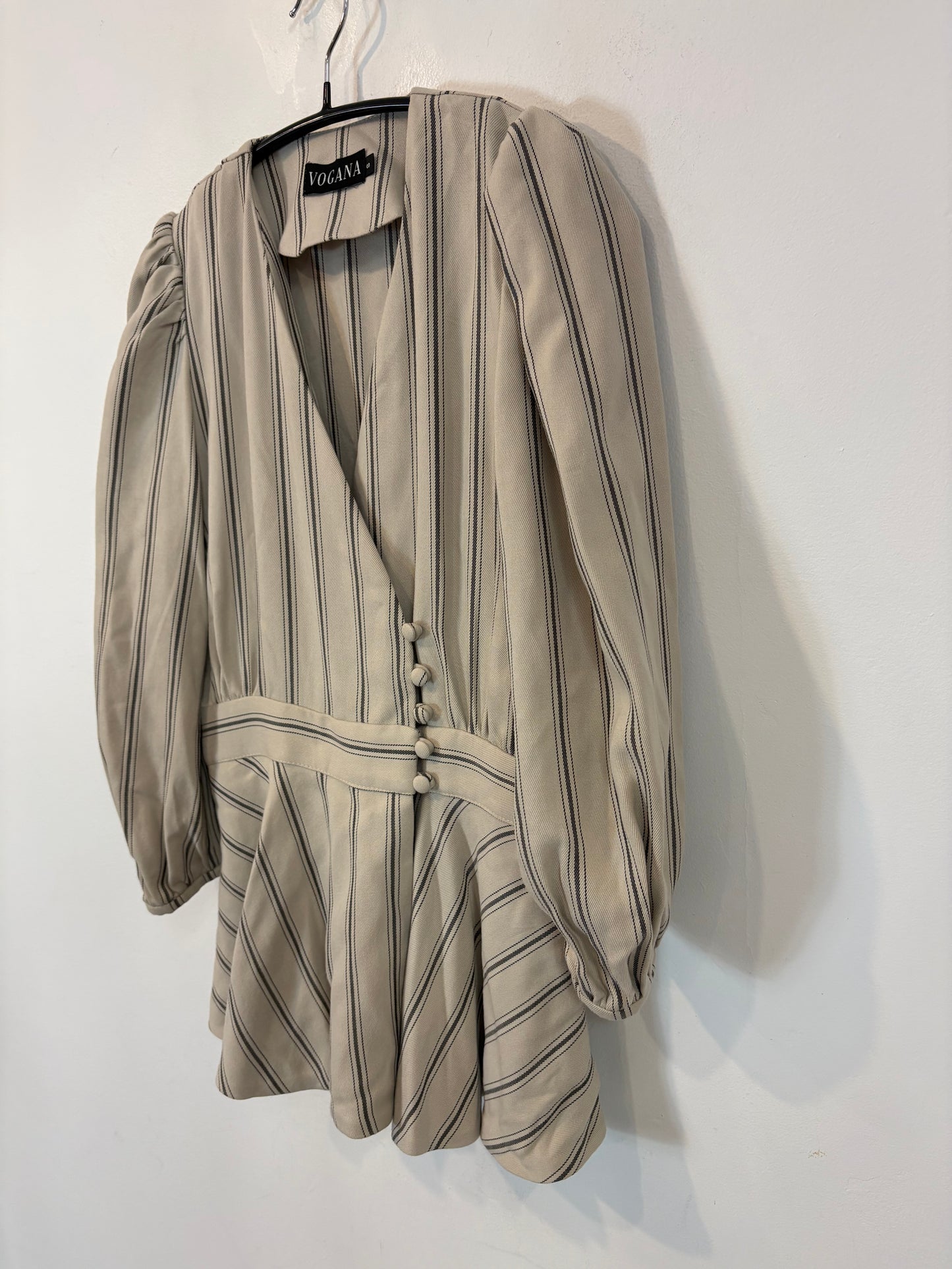 VOGANA. Total look fluido rayas