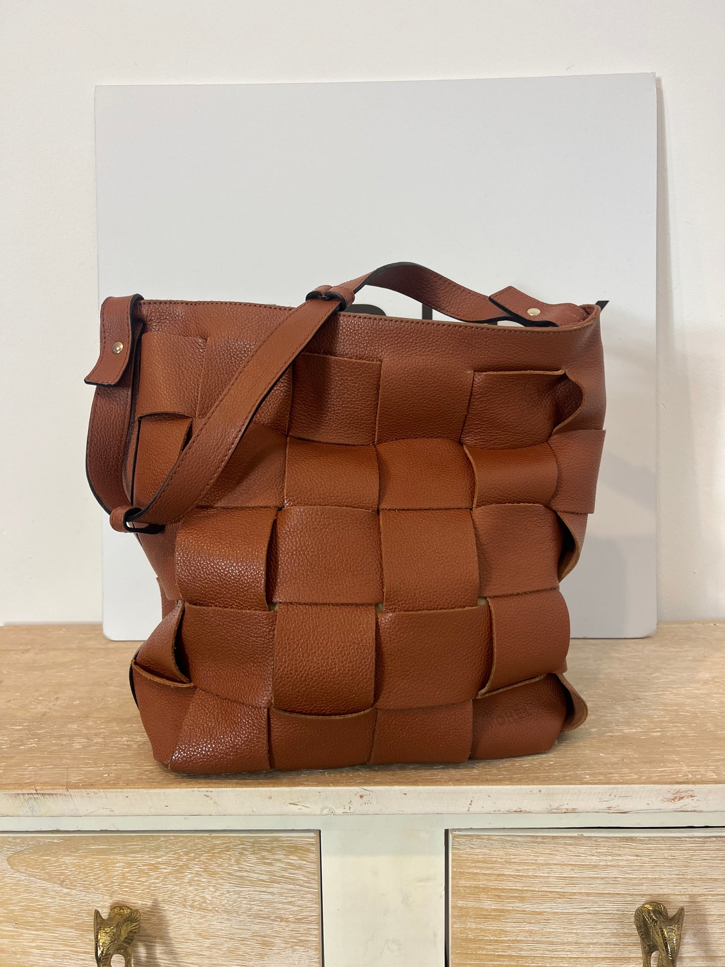 MOHEL. Bolso piel trenzada