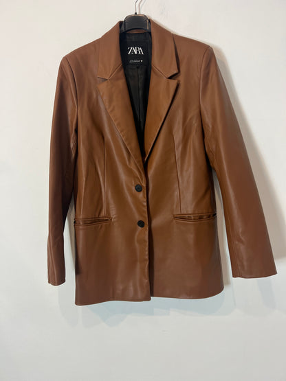 ZARA. Blazer marrón efecto piel . T S